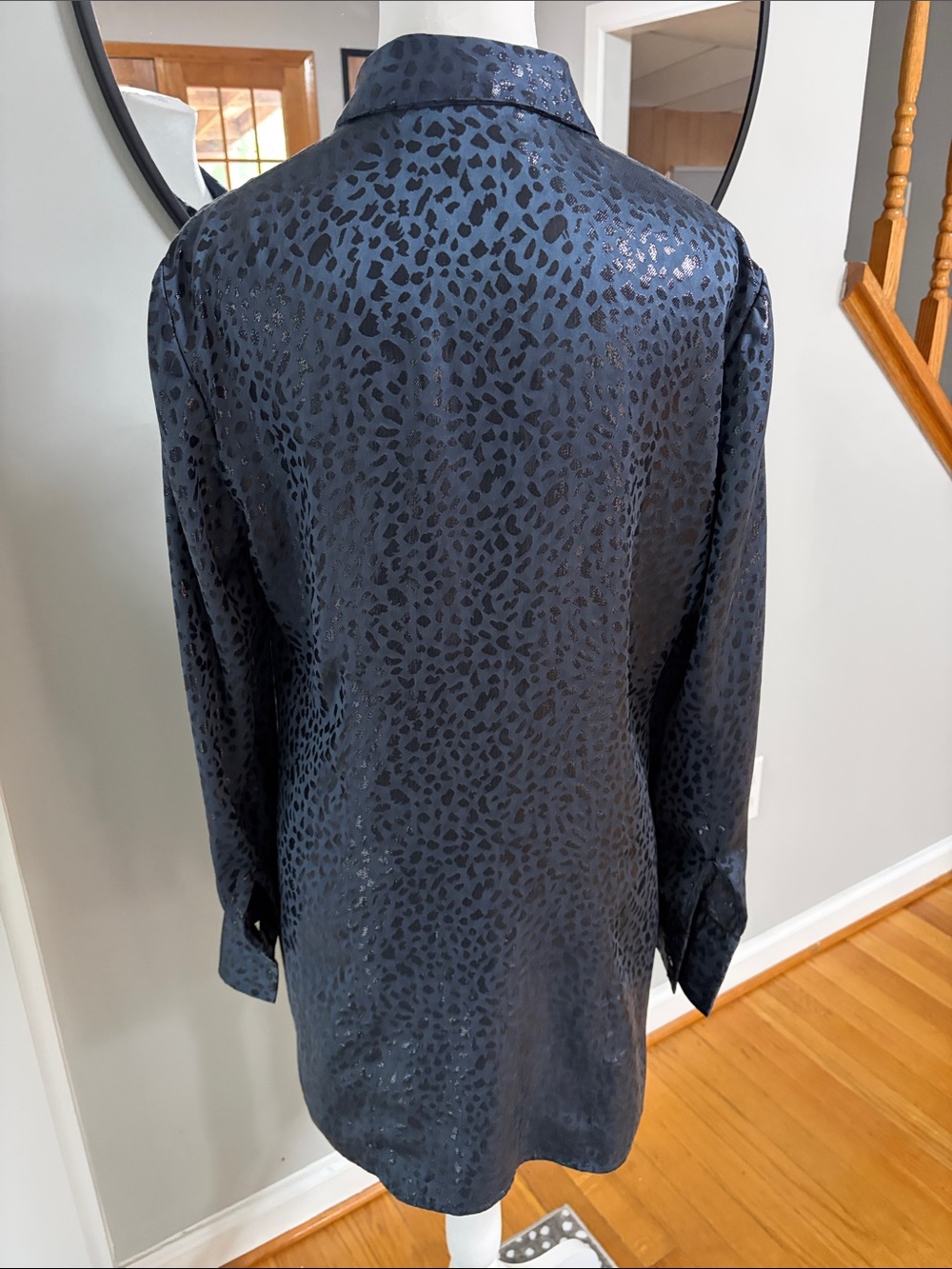 Chico’s Silk Blend Blue Black Leopard Print Button‎ Up Tunic Blouse Shirt Sz 1 - Picture 12 of 13